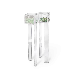 Doble X, 2006. 55×22×22 cm, acrílico y cristal.
